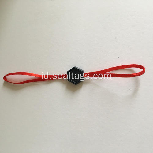 String tag nama multiline putih